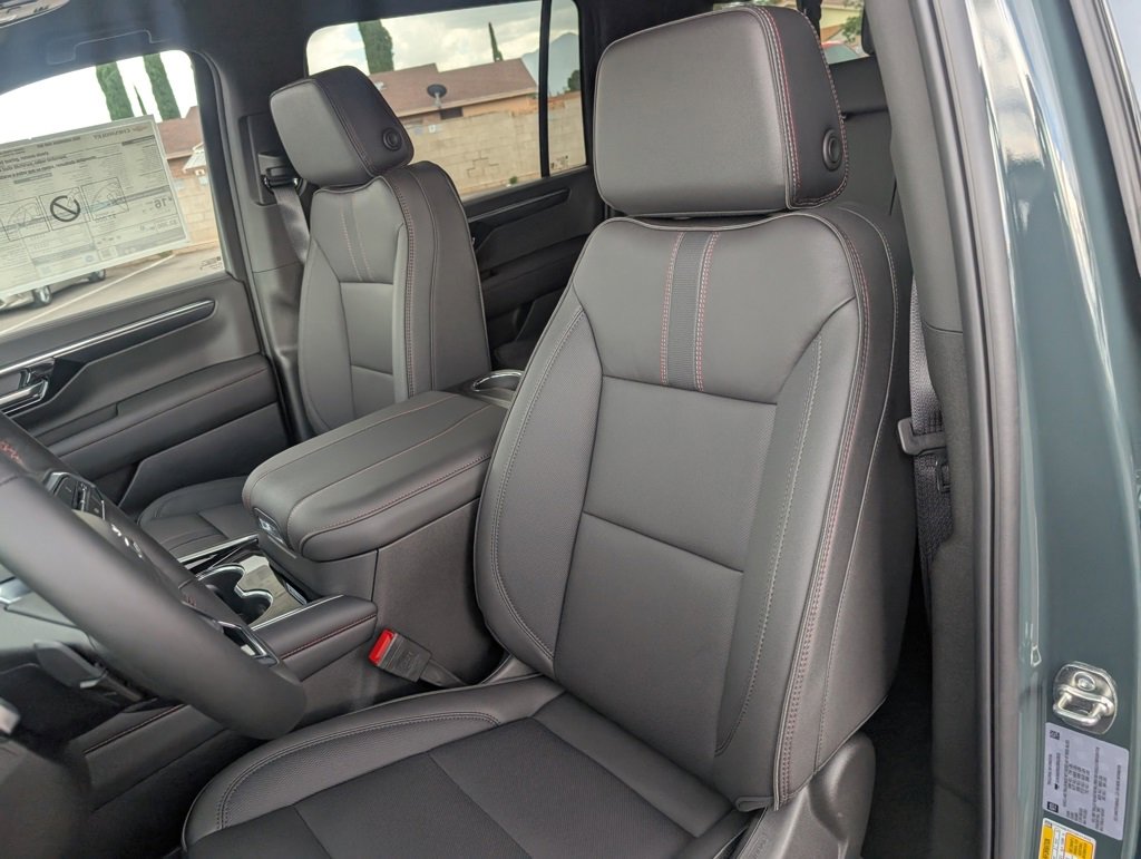 New 2025 Chevrolet Suburban RST w/ Comfort Package image 9