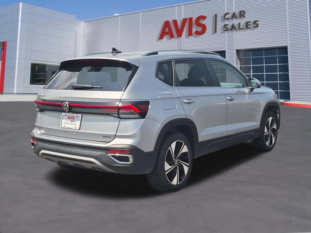 Used 2025 Volkswagen Taos SE AWD/4WD image 6