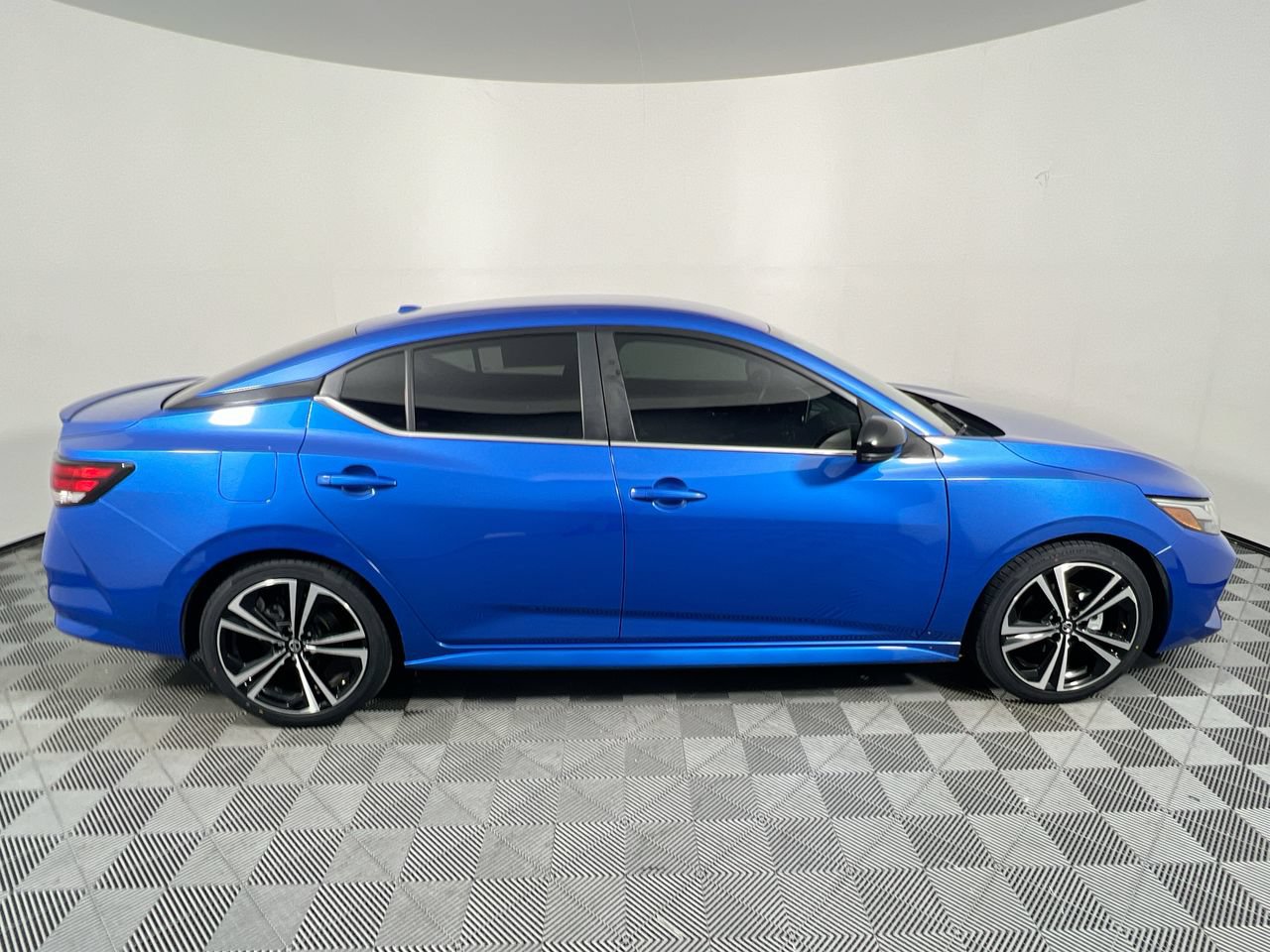 Used 2022 Nissan Sentra SR FWD image 2
