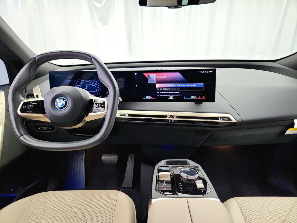 Used 2023 BMW iX xDrive50 w/ Sport Package AWD/4WD image 28