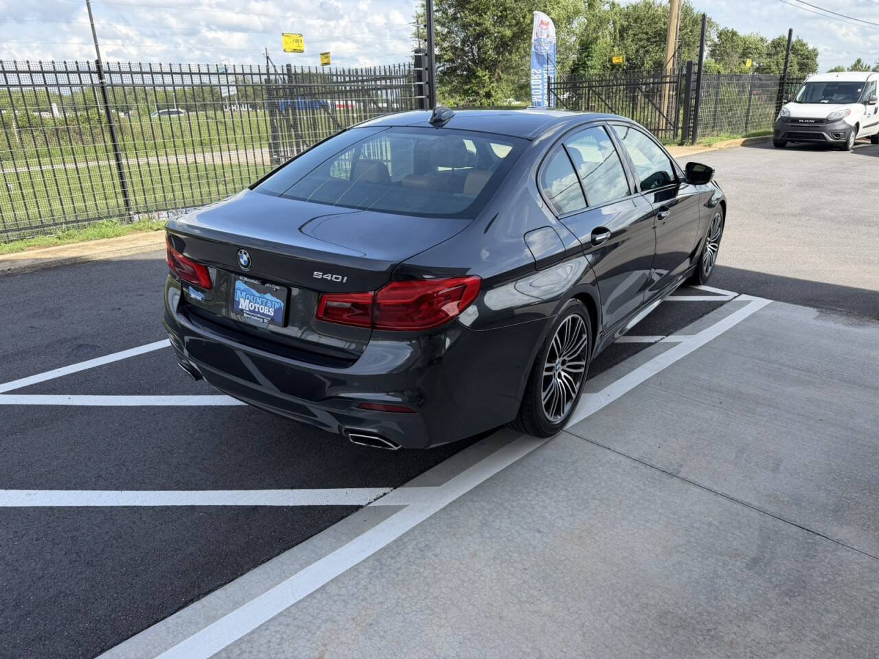Used 2018 BMW 540i w/ M Sport Package RWD image 8