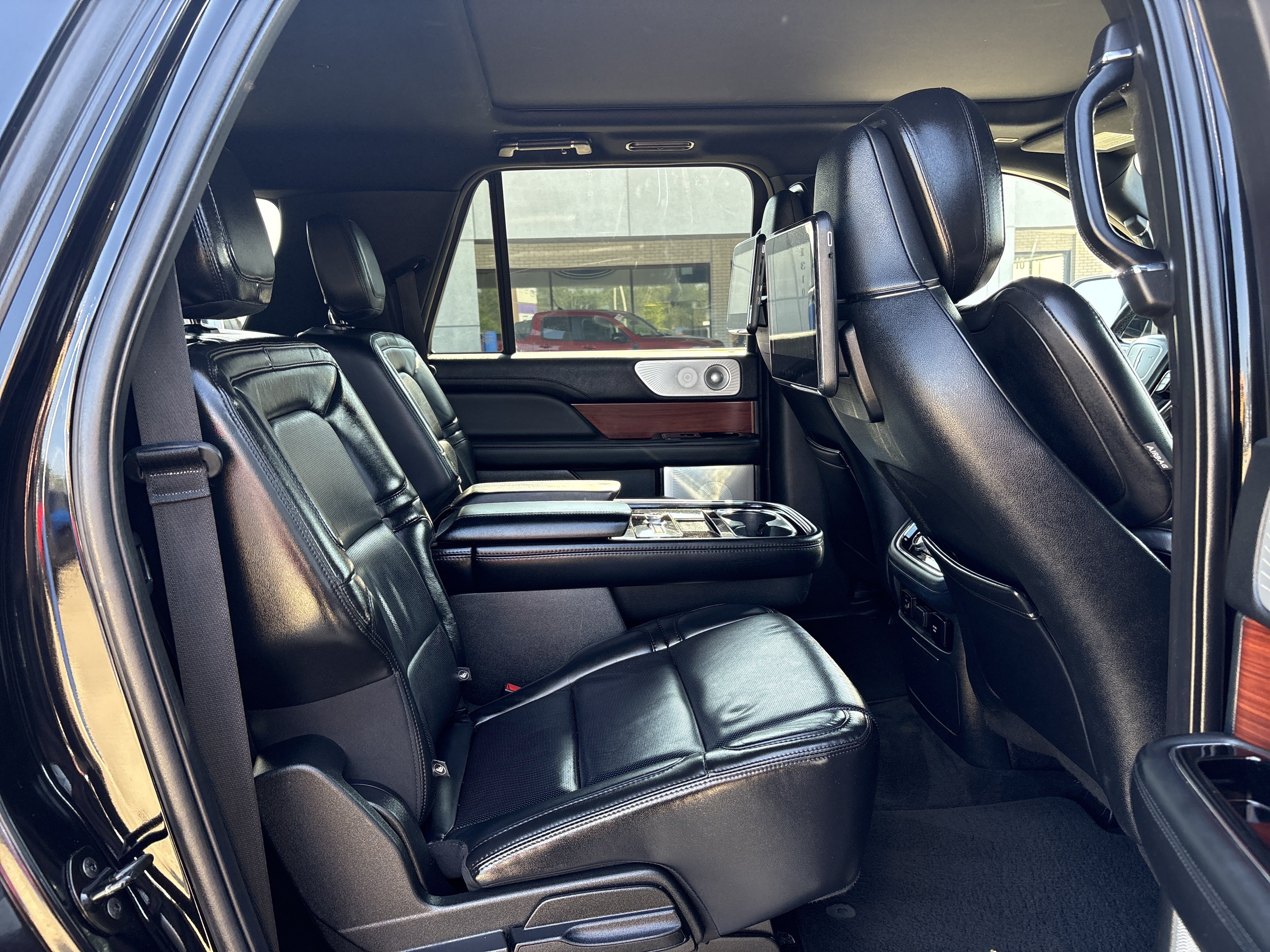 Used 2021 Lincoln Navigator L Reserve w/ Luxury Package AWD/4WD image 9