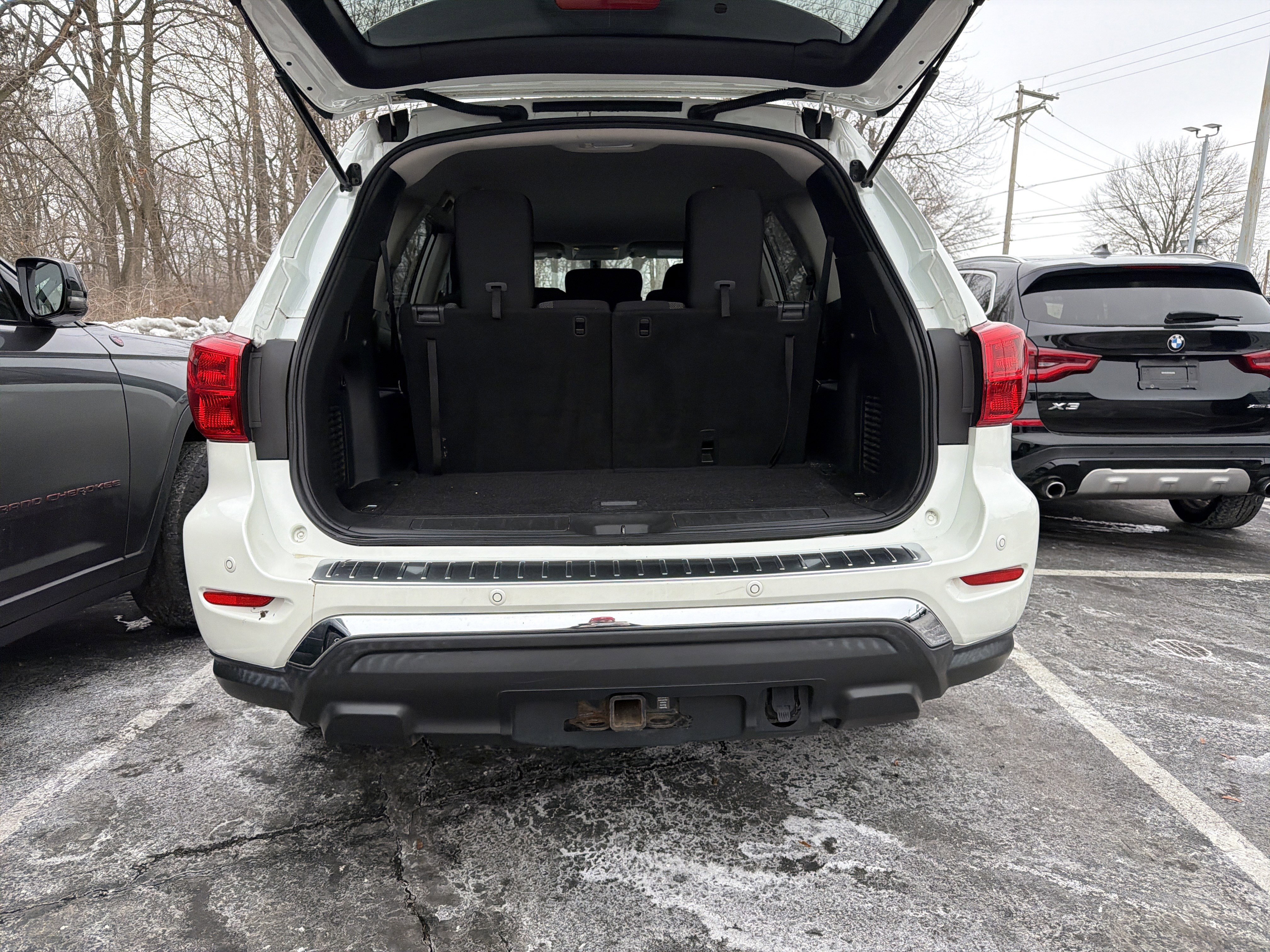 Used 2017 Nissan Pathfinder SV w/ Trailer Tow Package image 8