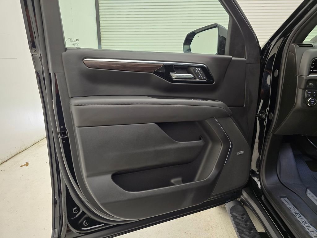 New 2025 Chevrolet Suburban Z71 w/ Z71 Off-Road Package AWD/4WD image 48
