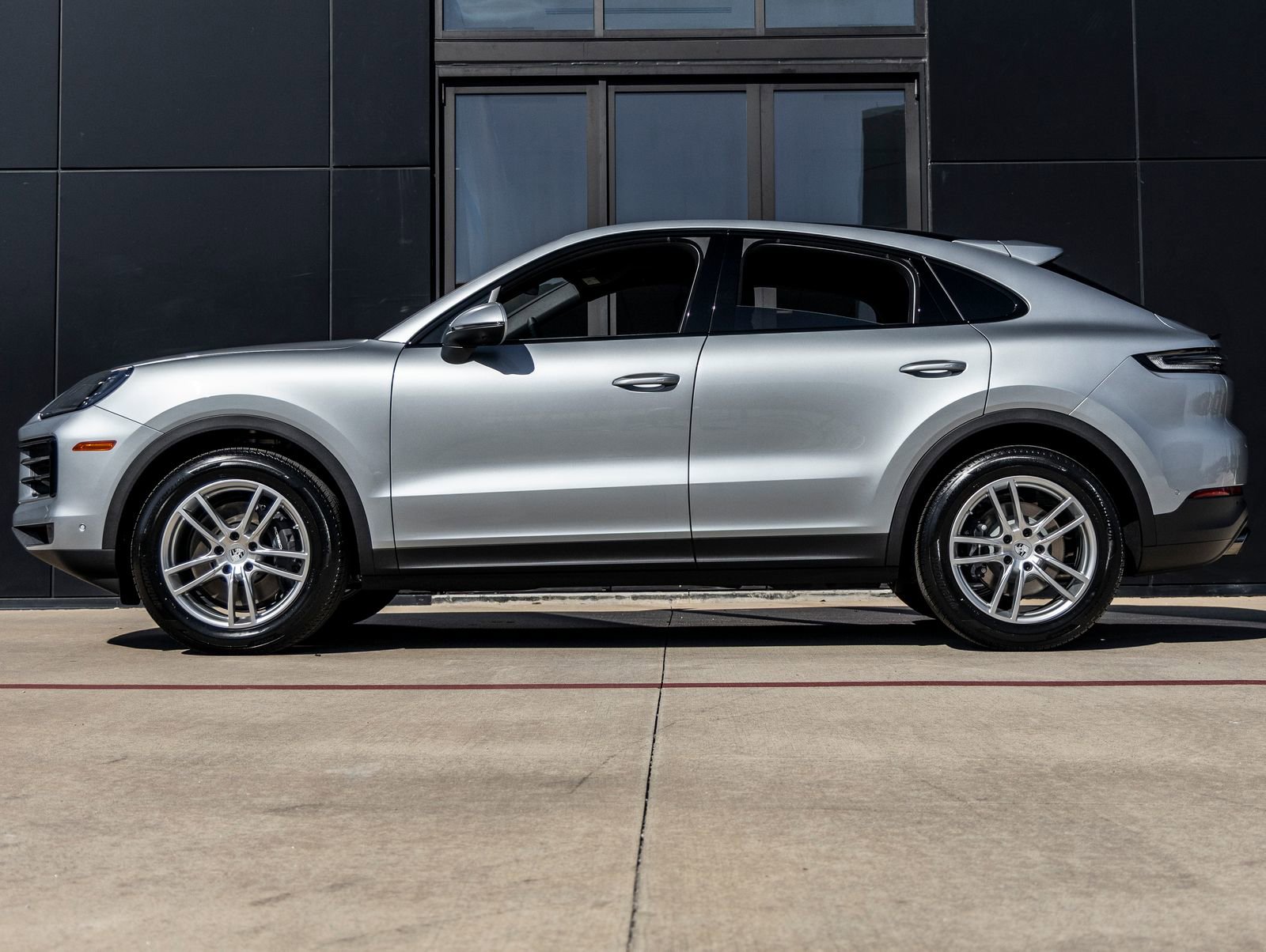Certified 2026 Porsche Cayenne Coupe image 2