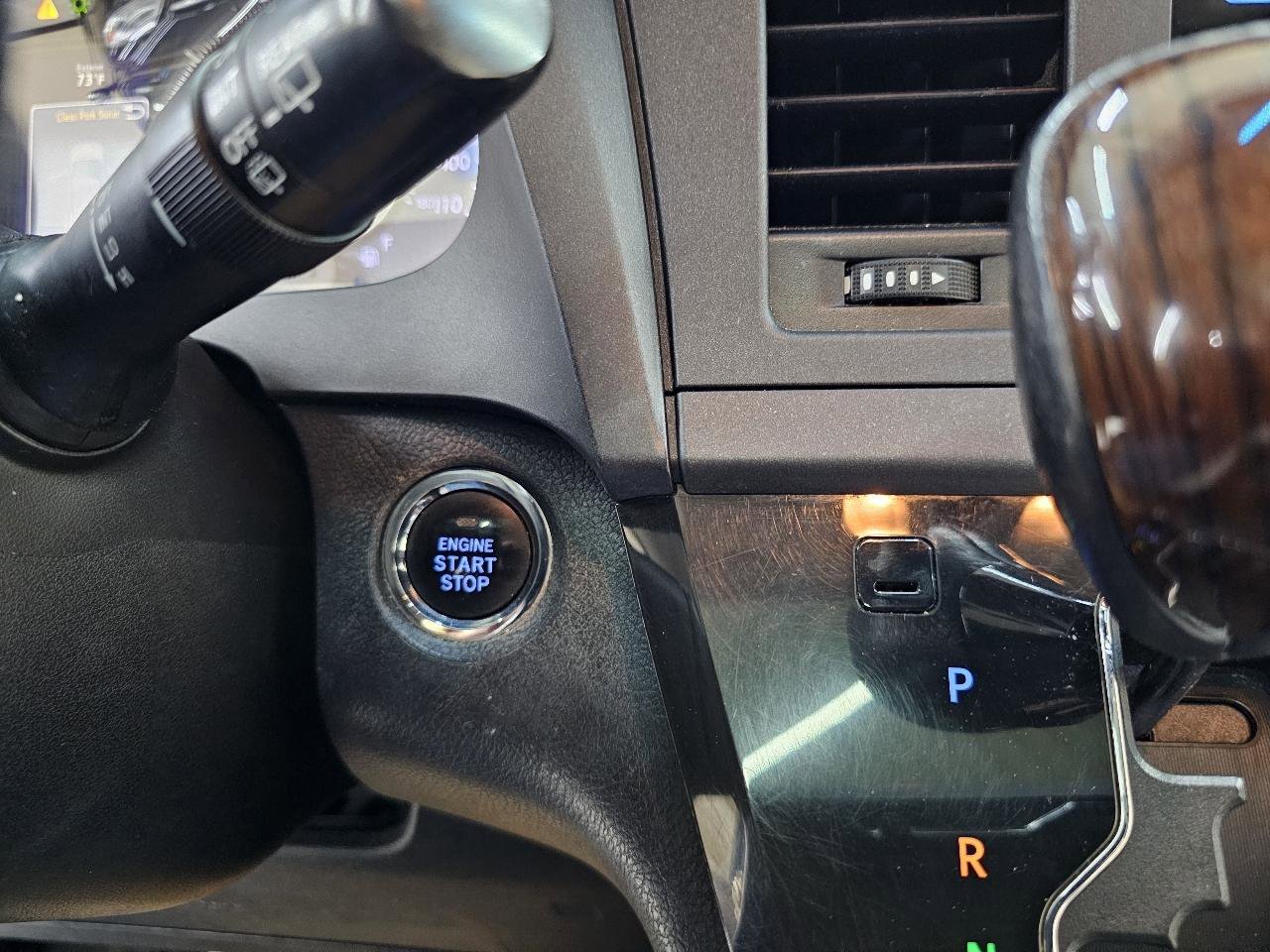 Used 2015 Toyota Sienna Limited FWD image 37