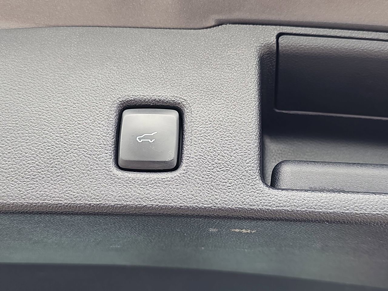 Used 2024 Ford Escape ST-Line image 13