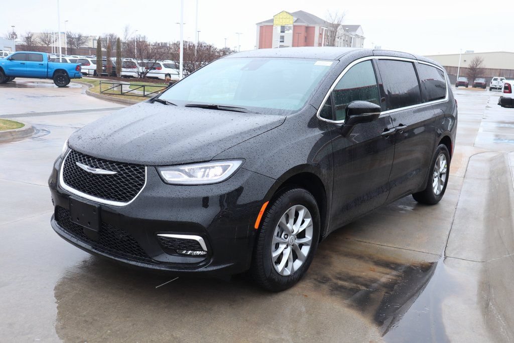 New 2026 Chrysler Pacifica Select AWD/4WD image 10