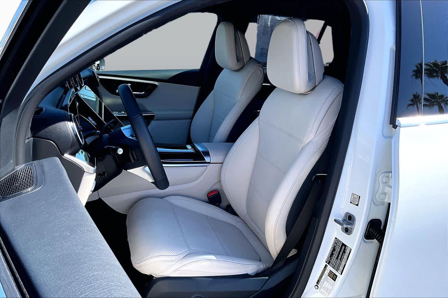 Used 2025 Mercedes-Benz GLC 350e 4MATIC image 7