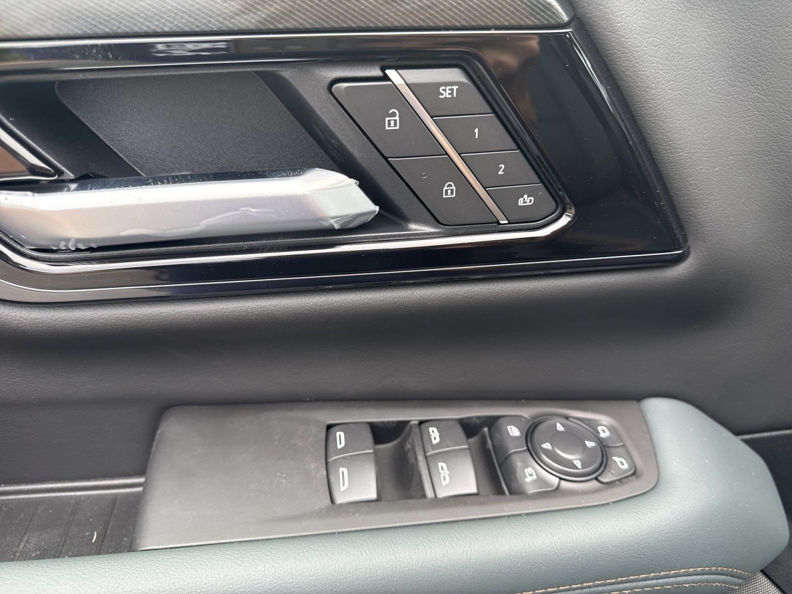 New 2026 GMC Yukon XL AT4 w/ AT4 Premium Plus Package AWD/4WD image 12