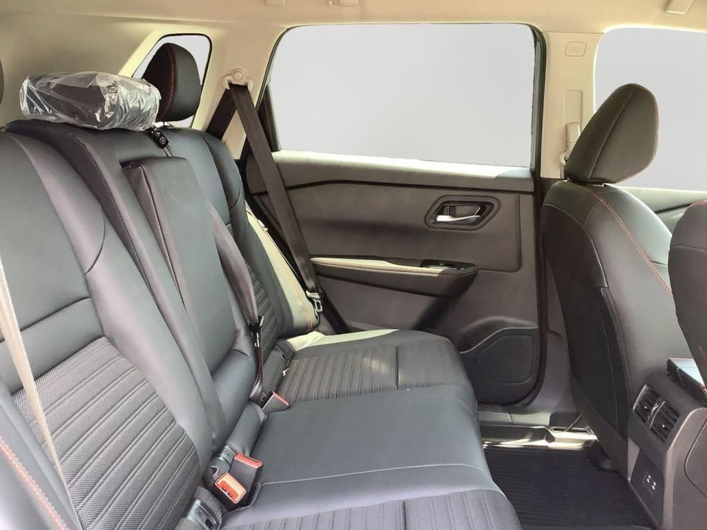 Used 2026 Nissan Rogue SV image 13