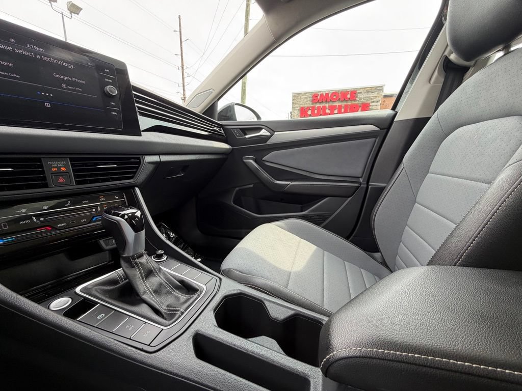 Used 2025 Volkswagen Jetta SE FWD image 56