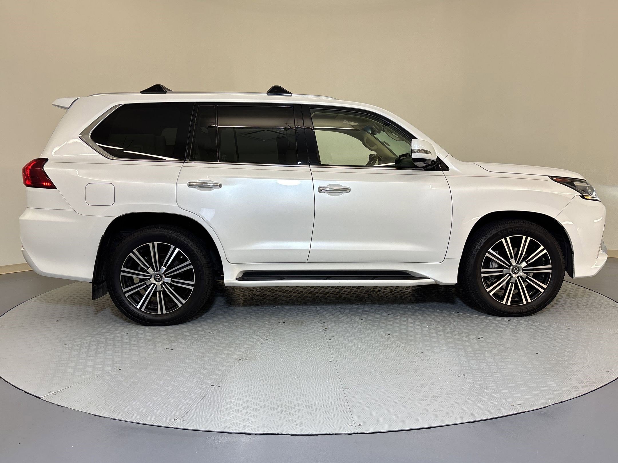 Used 2020 Lexus LX 570 4WD w/ Luxury Package image 8