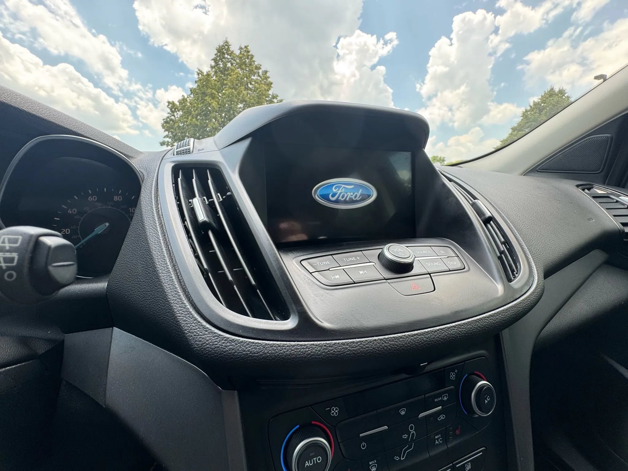 Used 2018 Ford Escape SEL AWD/4WD image 17