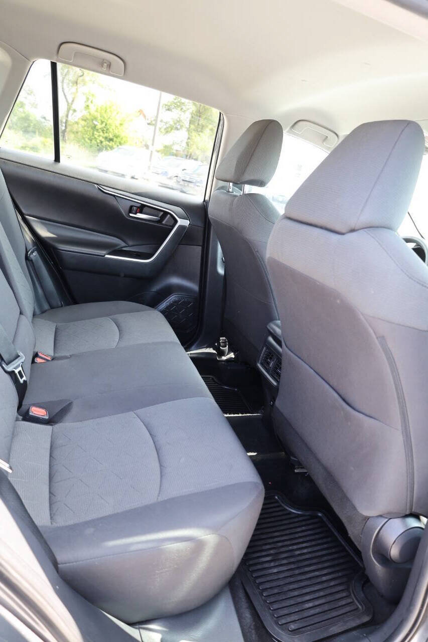 Used 2021 Toyota RAV4 XLE AWD/4WD image 16