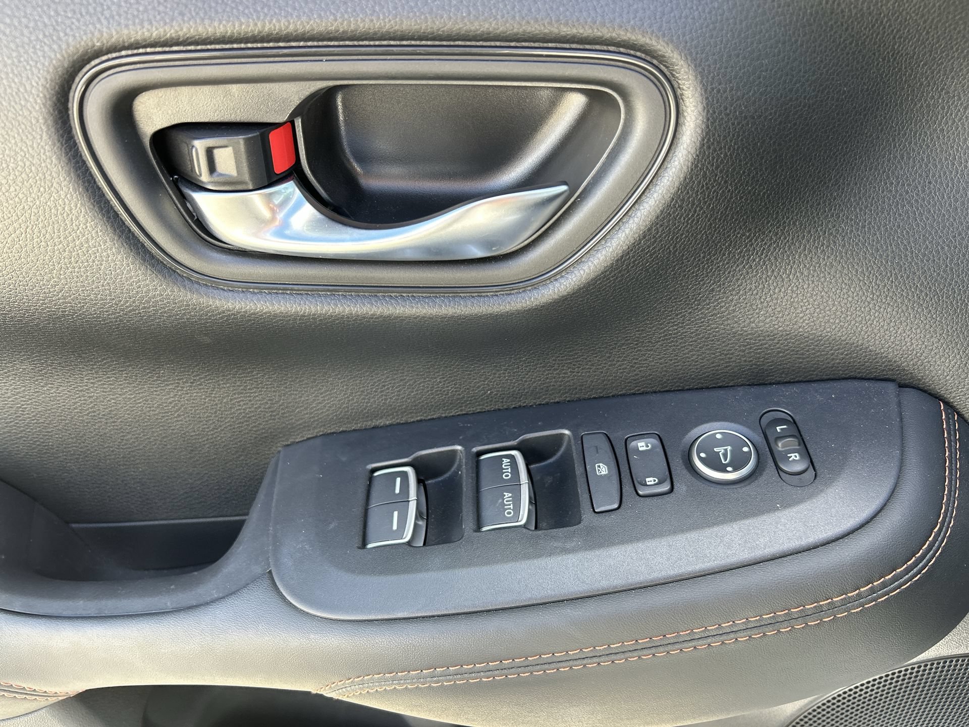 Certified 2025 Honda HR-V Sport image 15