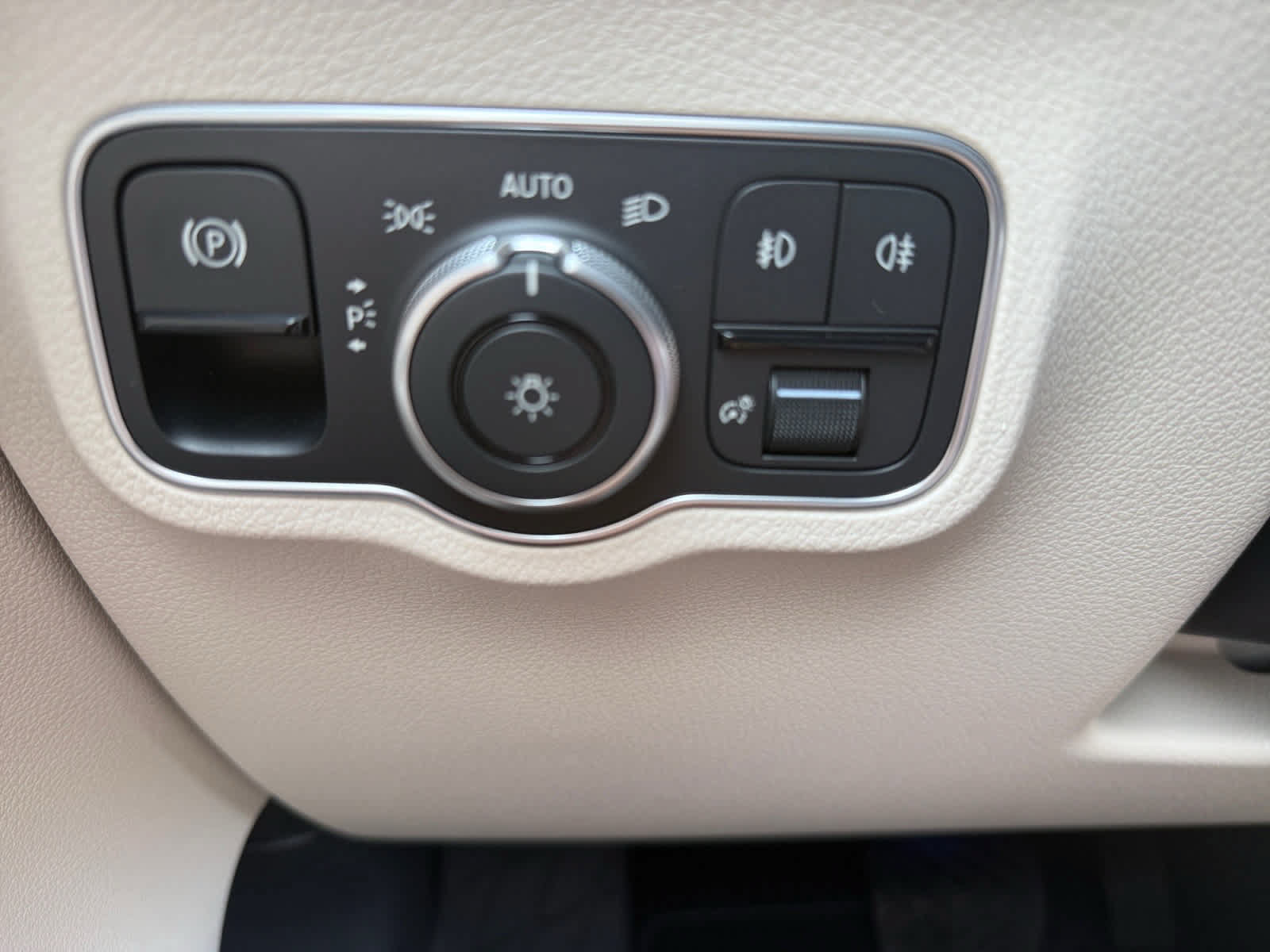 Used 2026 Mercedes-Benz GLB 250 4MATIC image 23