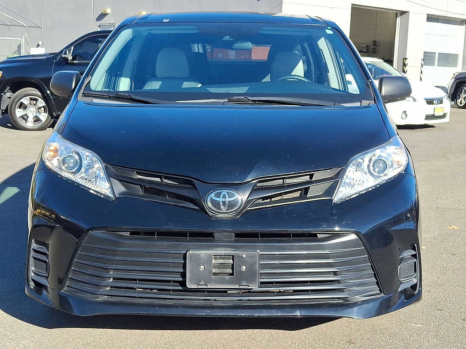 Used 2020 Toyota Sienna L image 29