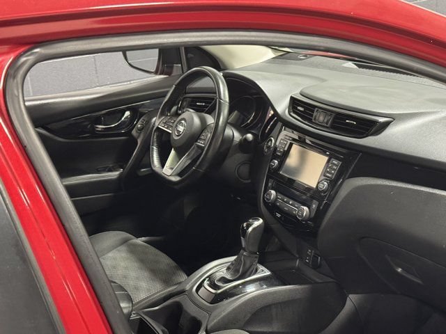 Used 2018 Nissan Rogue Sport SV w/ SV Technology Package AWD/4WD image 7