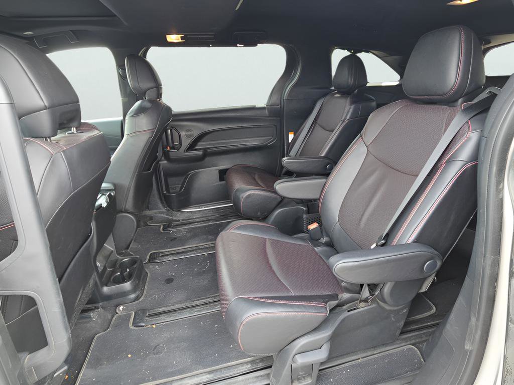 Used 2025 Toyota Sienna XSE w/ XSE Premium Package AWD/4WD image 17