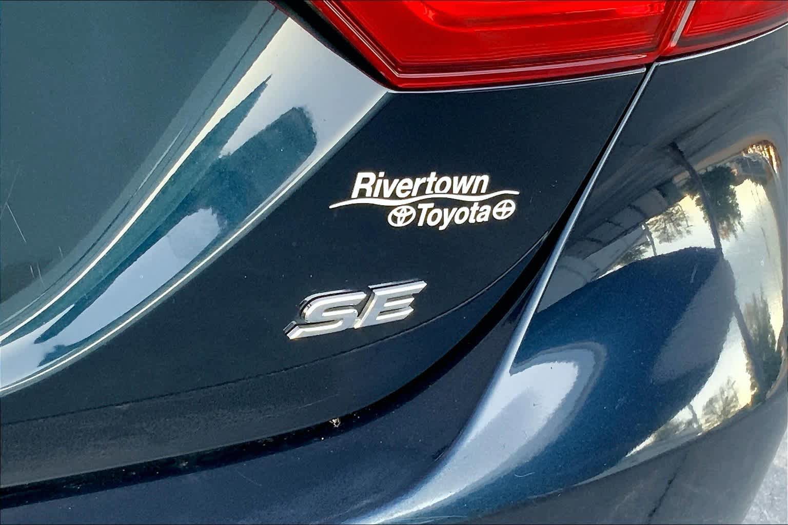 Used 2020 Toyota Camry SE image 10
