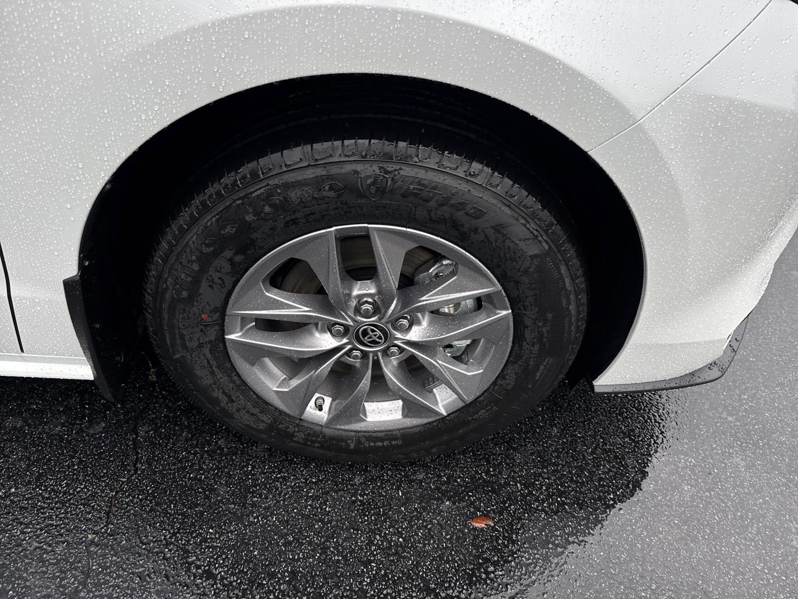 New 2025 Toyota Sienna XLE w/ XLE Plus Package FWD image 9