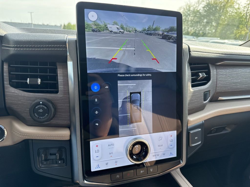 Used 2024 Ford Expedition Limited image 11