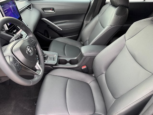 Used 2026 Toyota Corolla Cross XLE w/ Convenience Package FWD image 11