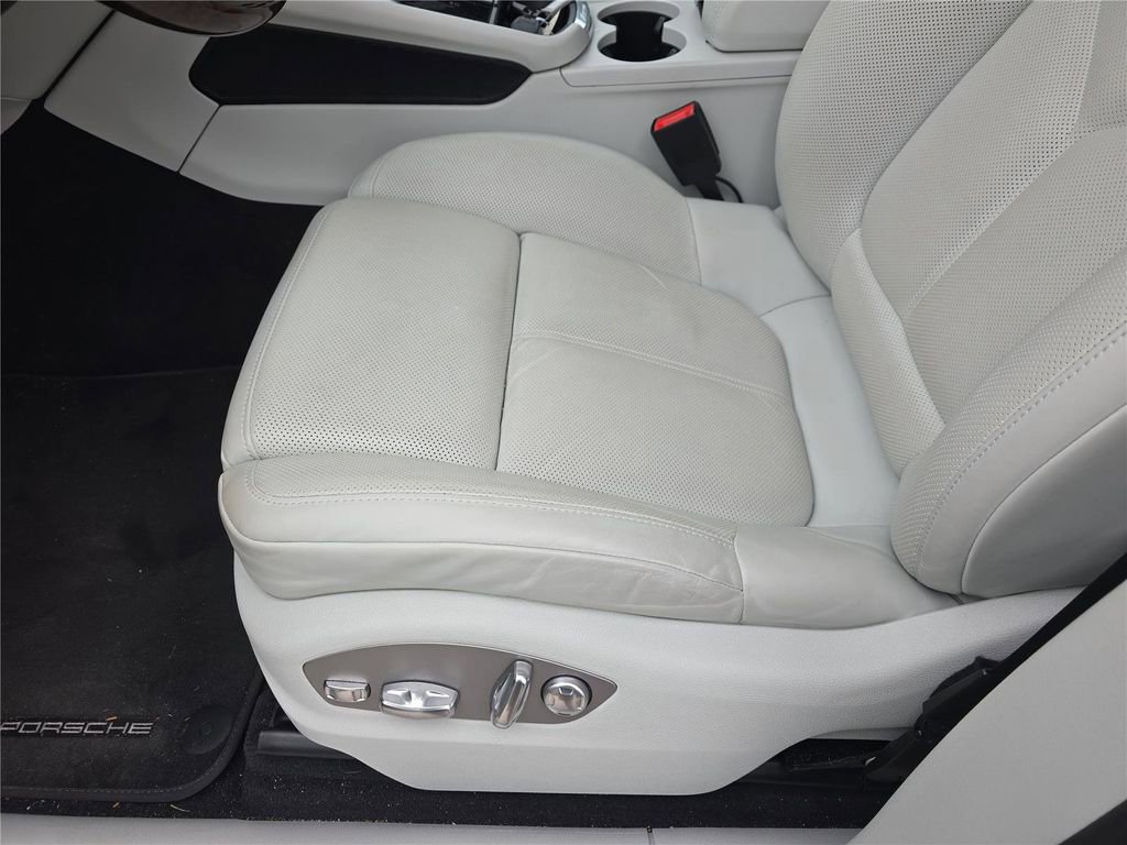 Used 2023 Porsche Macan S image 14