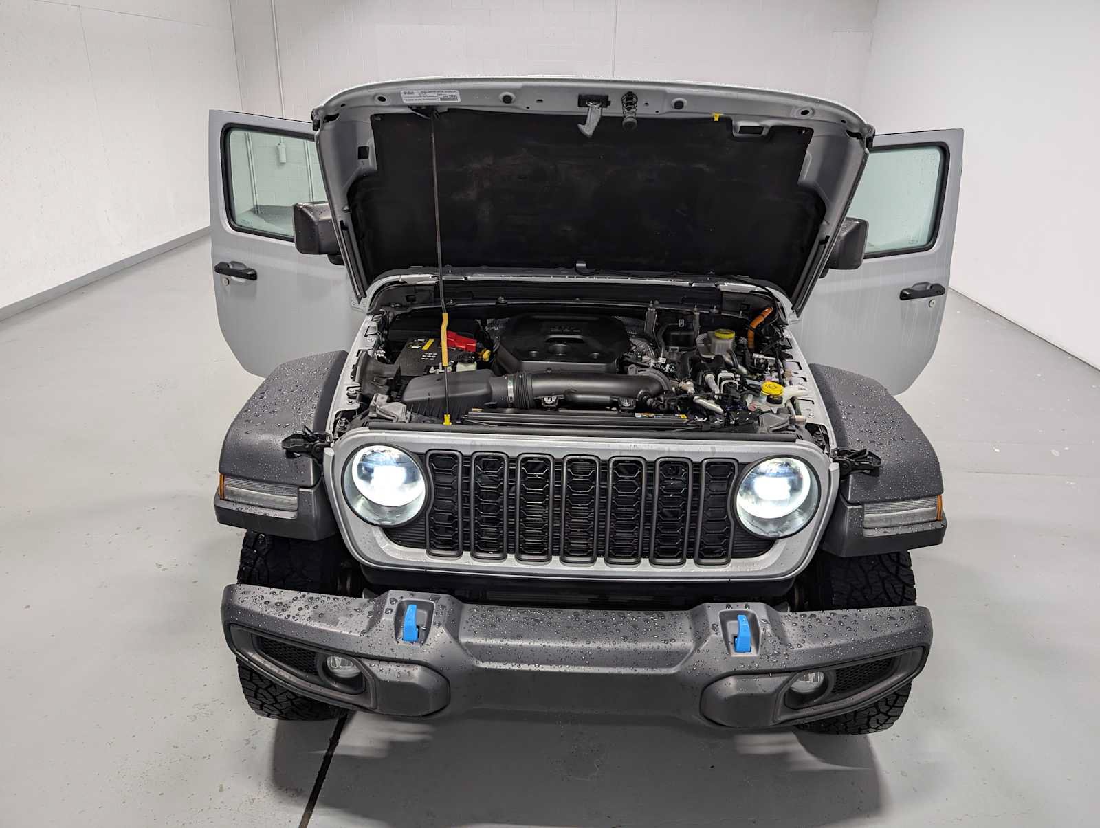 Used 2024 Jeep Wrangler Unlimited Rubicon 4xe AWD/4WD image 16