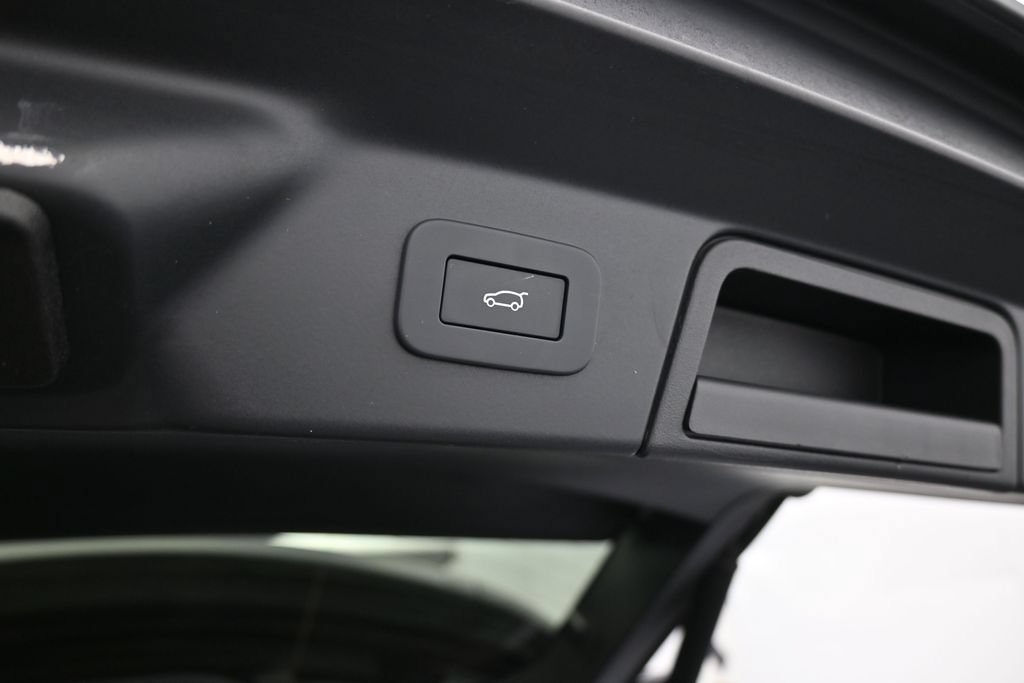 Used 2025 Land Rover Range Rover Velar Dynamic SE AWD/4WD image 41