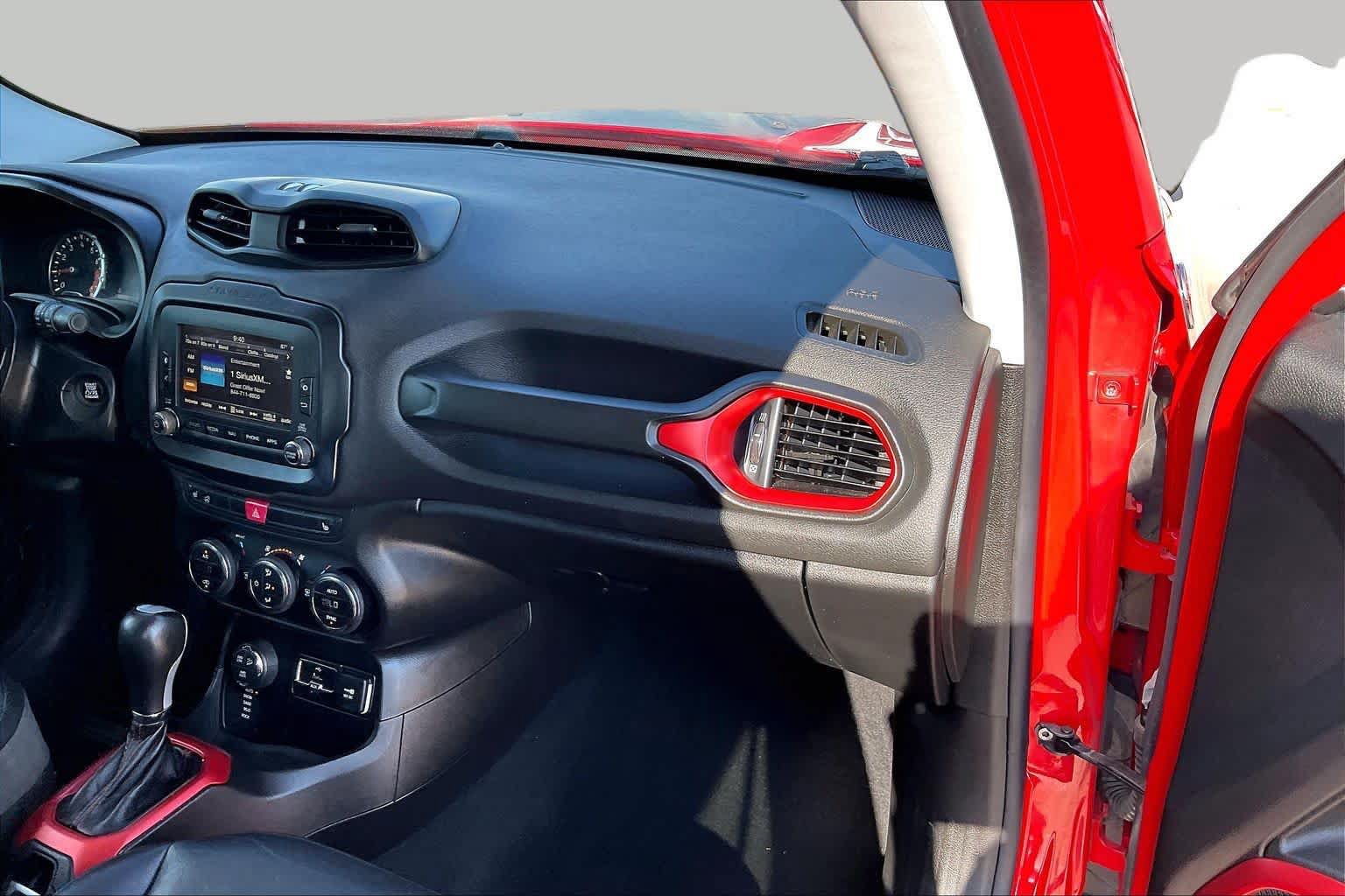 Used 2016 Jeep Renegade Trailhawk w/ Premium Trailhawk Package AWD/4WD image 19