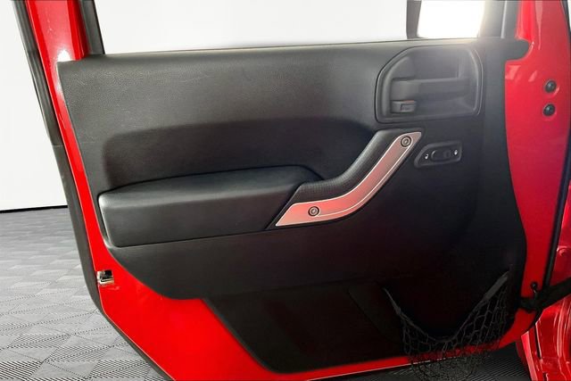 Used 2015 Jeep Wrangler Unlimited Sahara w/ Connectivity Group image 19