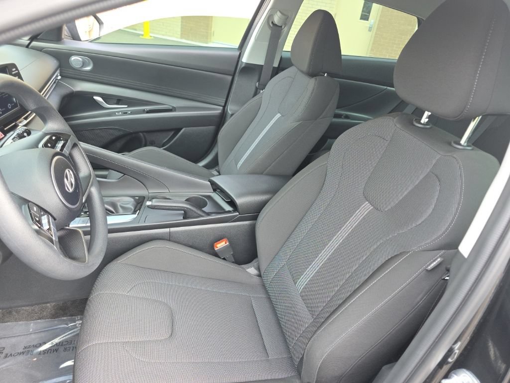 Used 2024 Hyundai Elantra SE FWD image 17