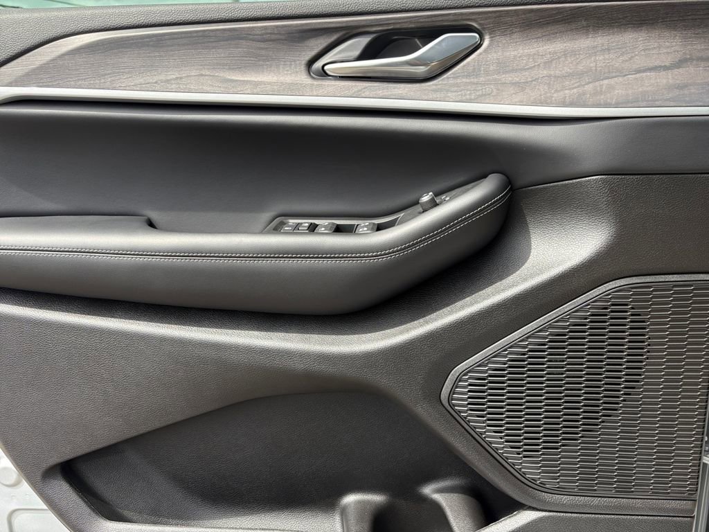 New 2026 Jeep Grand Cherokee L 2WD image 10