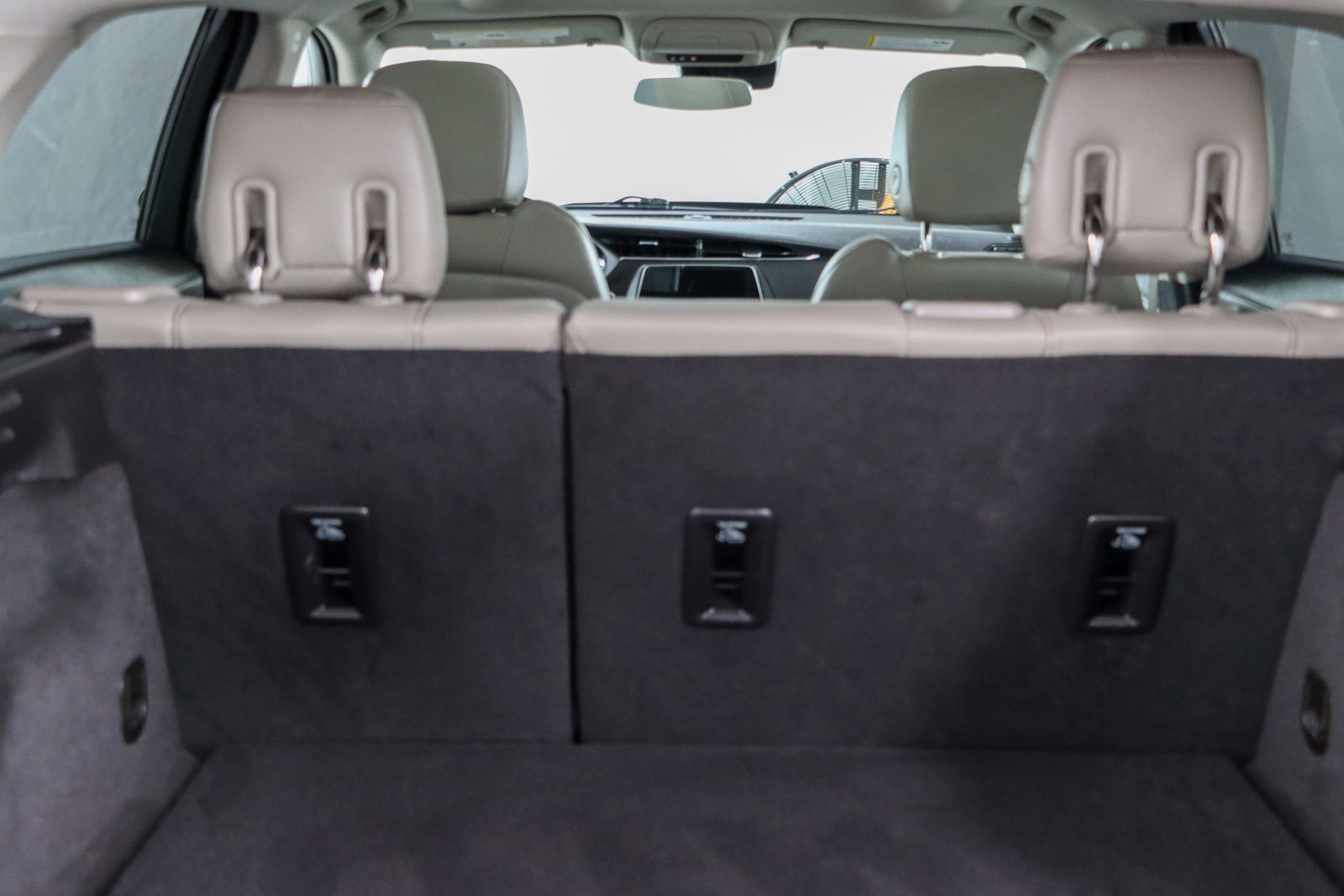 Used 2023 Cadillac XT4 Luxury w/ Cold Weather Package AWD/4WD image 29