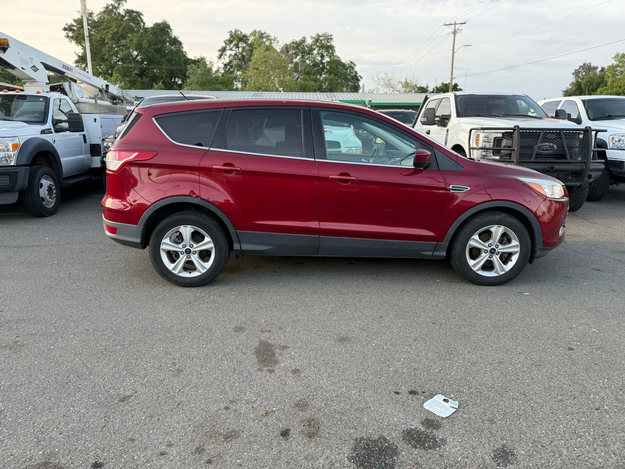 Used 2015 Ford Escape SE image 2
