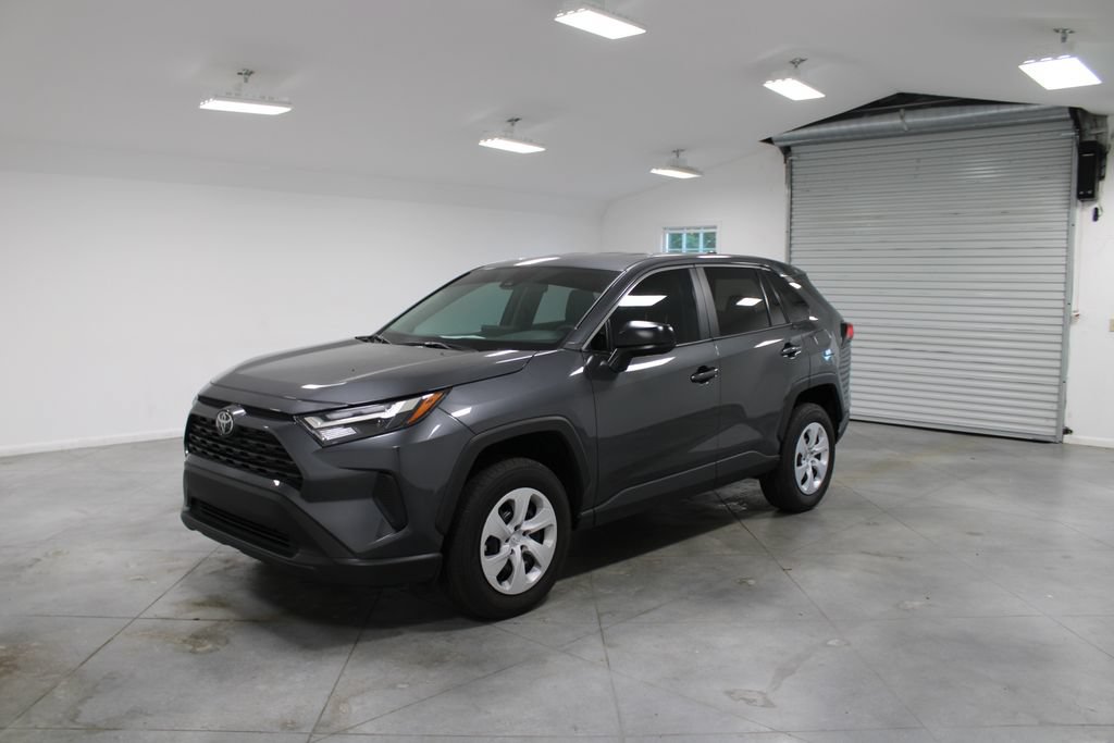 Used 2025 Toyota RAV4 LE AWD/4WD image 4