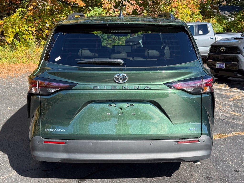 Used 2026 Toyota Sienna XLE AWD/4WD image 7