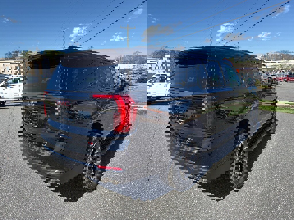 New 2026 GMC Yukon XL AT4 image 5