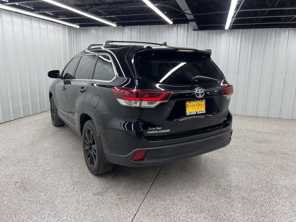 Used 2019 Toyota Highlander SE FWD image 4