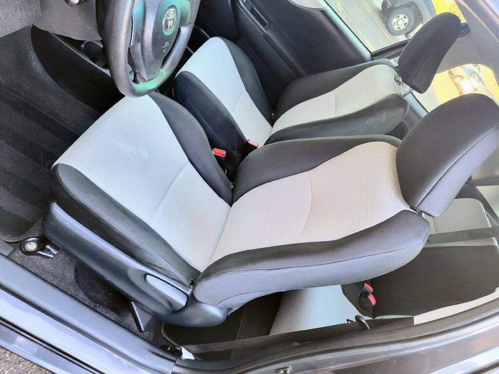 Used 2014 Toyota Yaris L image 9