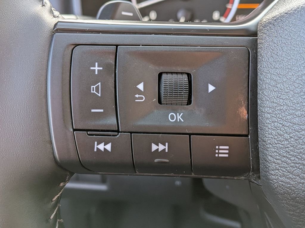 Used 2025 Nissan Rogue SV w/ SV Premium Package FWD image 14