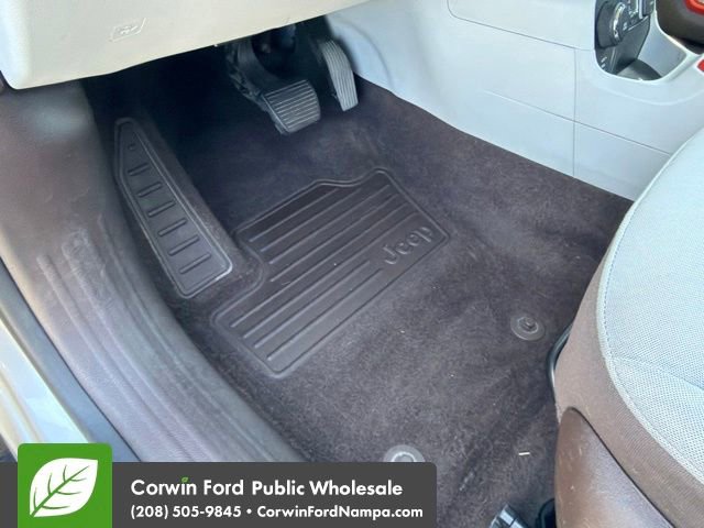 Used 2015 Jeep Renegade Latitude AWD/4WD image 26