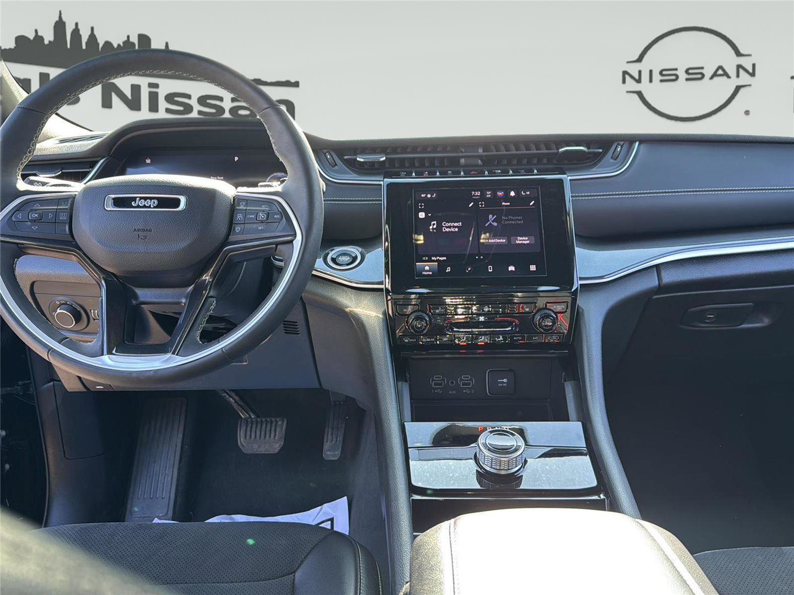 Used 2023 Jeep Grand Cherokee L Laredo image 24