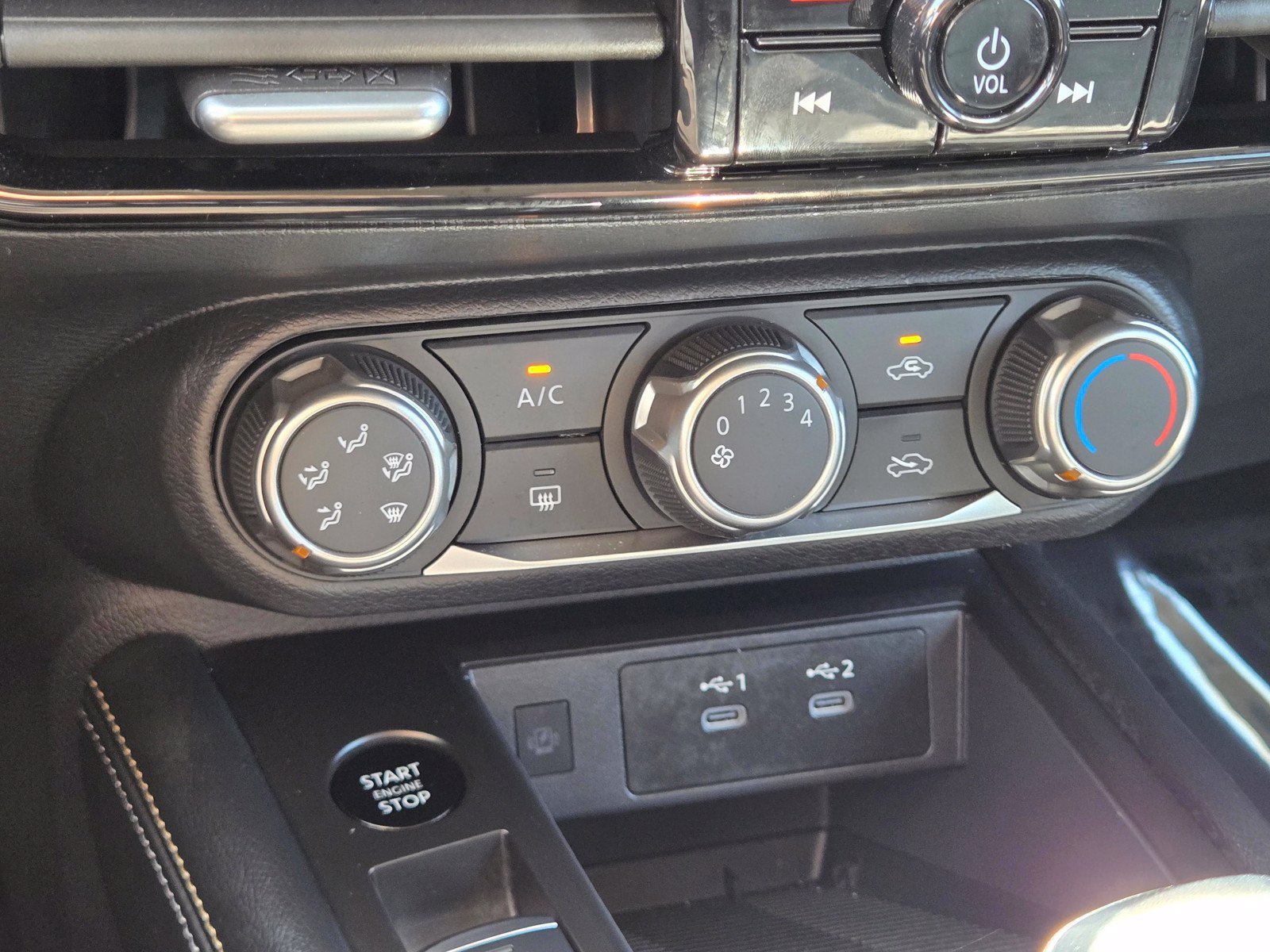 Used 2025 Nissan Kicks SV AWD/4WD image 22