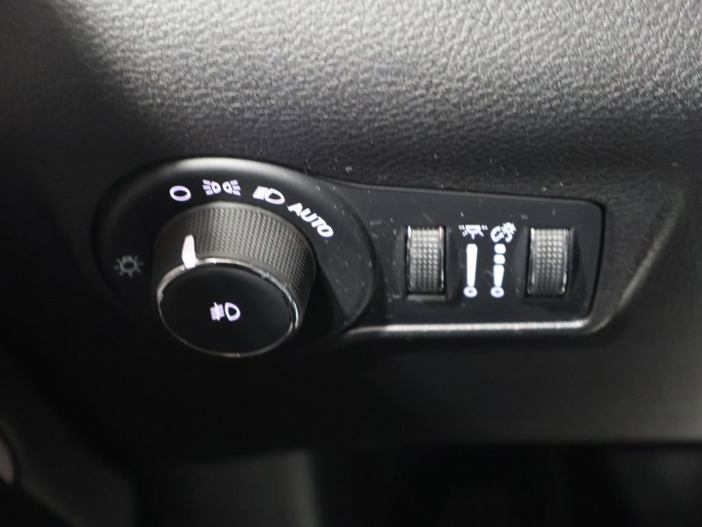 Used 2022 Jeep Compass Limited image 31