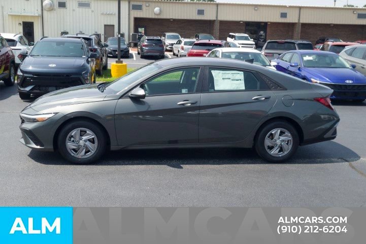 Certified 2026 Hyundai Elantra SE FWD image 10