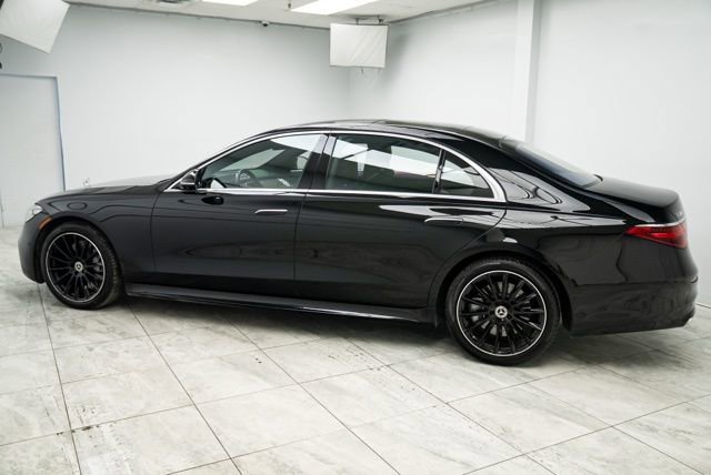 Used 2022 Mercedes-Benz S 580 4MATIC Sedan image 2