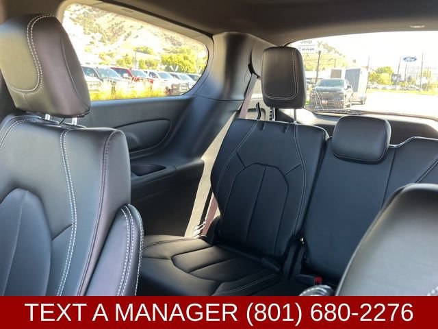 New 2026 Chrysler Pacifica Select FWD image 16